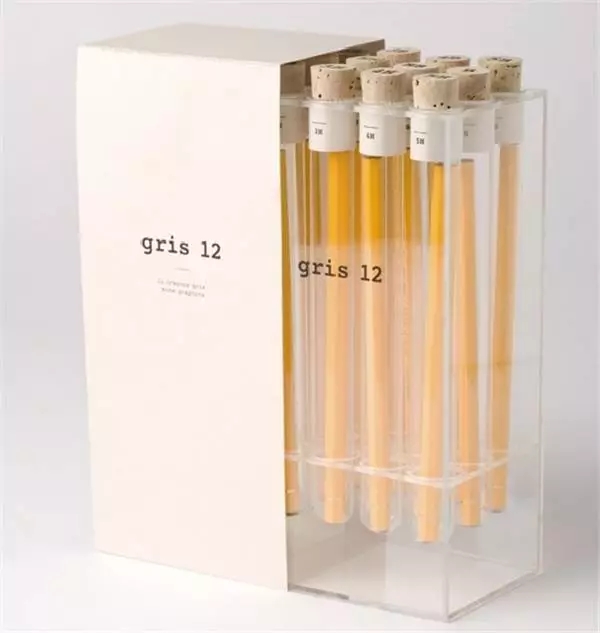 看著像試管，其實是鉛筆的包裝